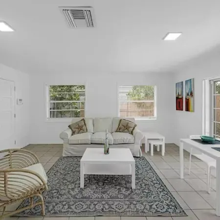 Spacious 2-2 In Heart Of Calle 8 - Family
